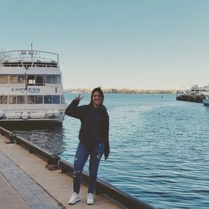 Meet your Posher, Aura maria